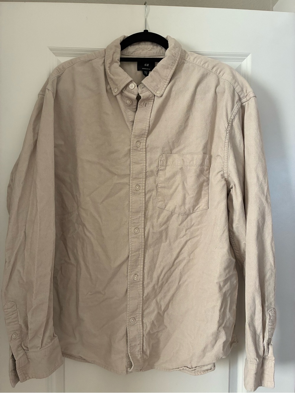 Men H&M cream corduroy button-up shirt in a size XL #corduroy #preppy
